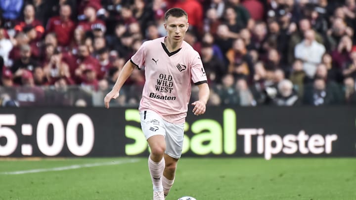 Kristoffer Lund im Trikot des Palermo FC