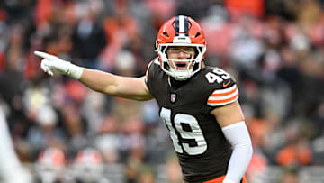 Cleveland Browns linebacker Carson Schwesinger
