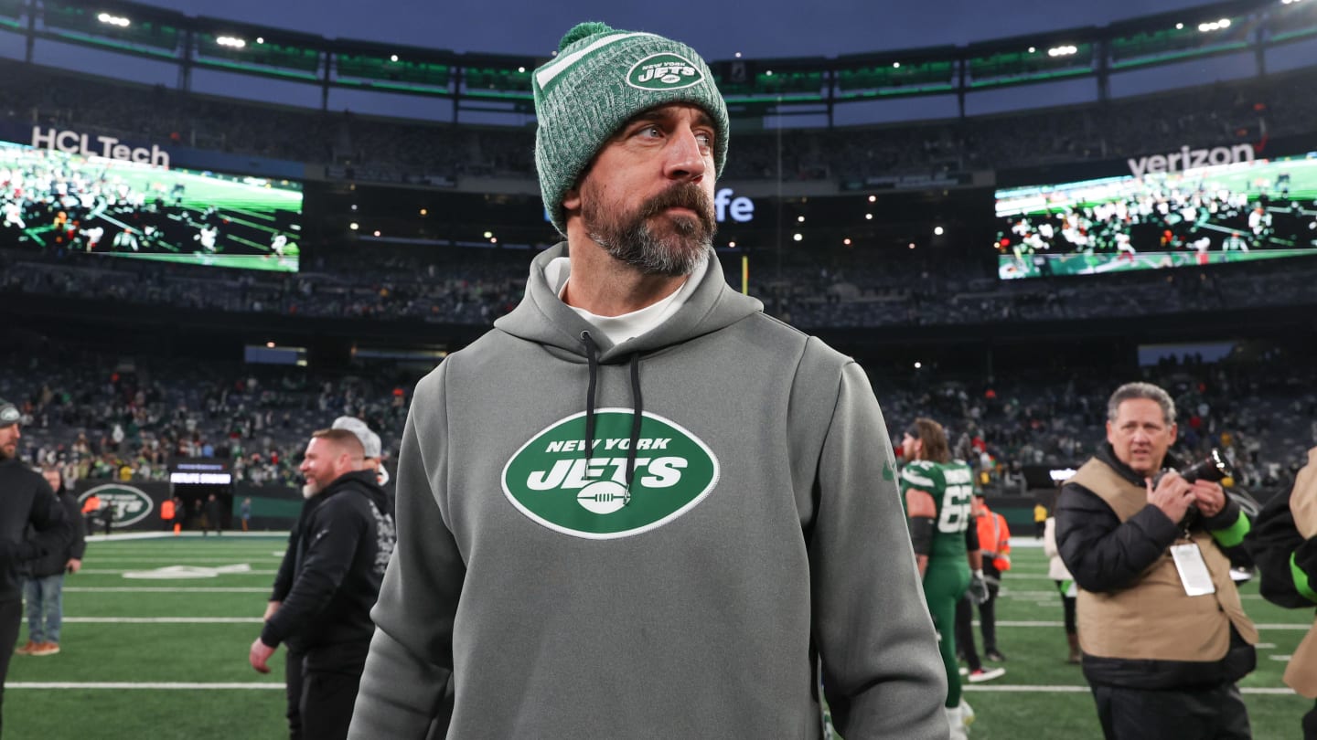 Former NFL QB Gets Real About Aaron Rodgers’ Absence From New York Jets