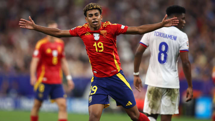 Lamine Yamal in action for Spain