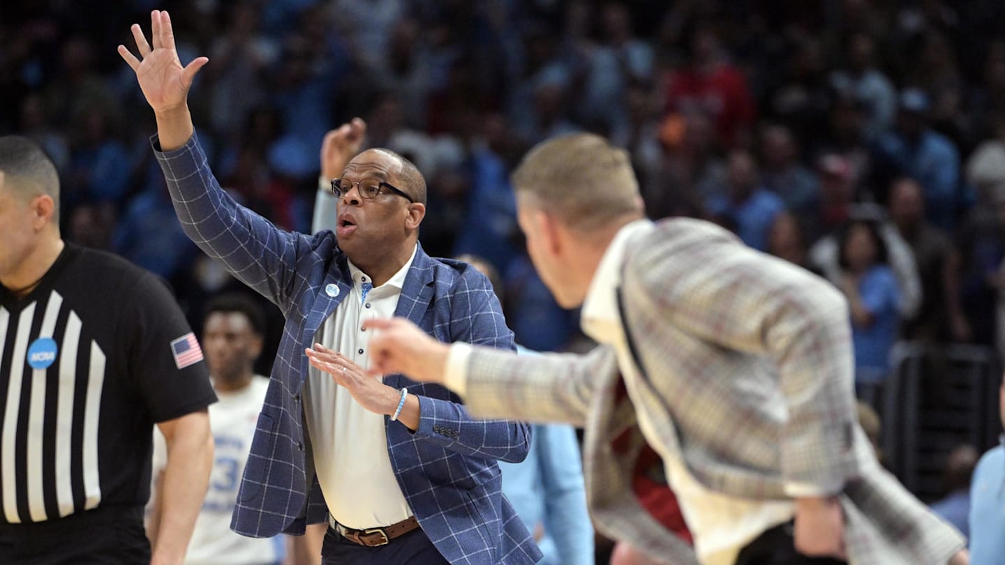 Hubert Davis Names Main Concerns From UNC Basketball Letdown in Maui