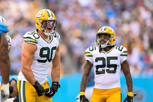  Green Bay Packers defensive end Lukas Van Ness (90) and cornerback Keisean Nixon (25) celebrate a sack vs. the Titans.