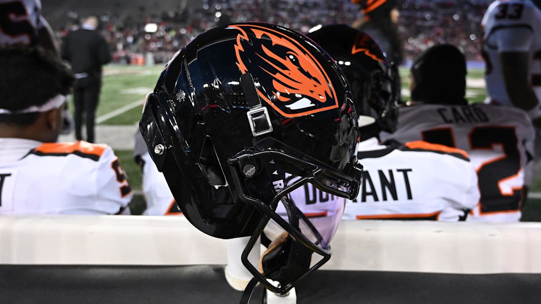 Nov 29, 2025; Pullman, Washington, USA; Oregon State Beavers helmet sits during a game against the Washington State Cougars in the first half at Gesa Field at Martin Stadium. Mandatory Credit: James Snook-Imagn Images Nov 29, 2025; Pullman, Washington, USA; Oregon State Beavers helmet sits during a game against the Washington State Cougars in the first half at Gesa Field at Martin Stadium. Mandatory Credit: James Snook-Imagn Images
