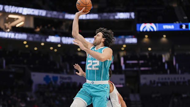 Charlotte Hornets guard Vasilije Micic (22) drives to the basket against the Washington Wizards