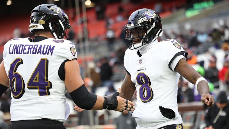 Center Tyler Linderbaum