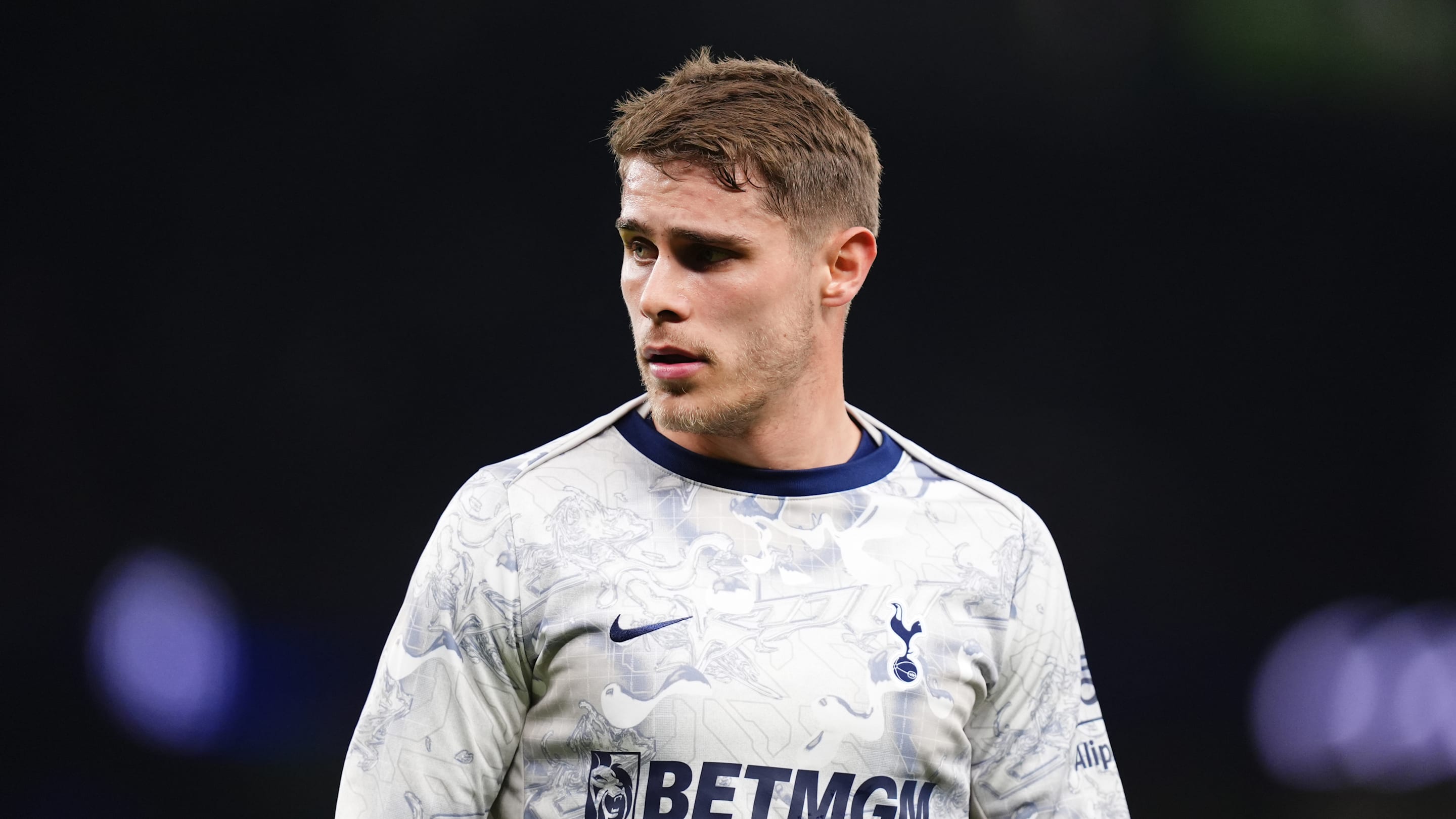 Tottenham risk losing a much better player than Micky van de Ven to Barcelona