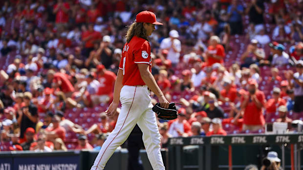 Cincinnati Reds starting pitcher Rhett Lowder (81) walks off the field during a pitching change in the seventh inning