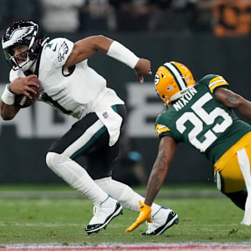 Philadelphia Eagles quarterback Jalen Hurts (1) runs against Green Bay Packers cornerback Keisean Nixon (25) on Friday.