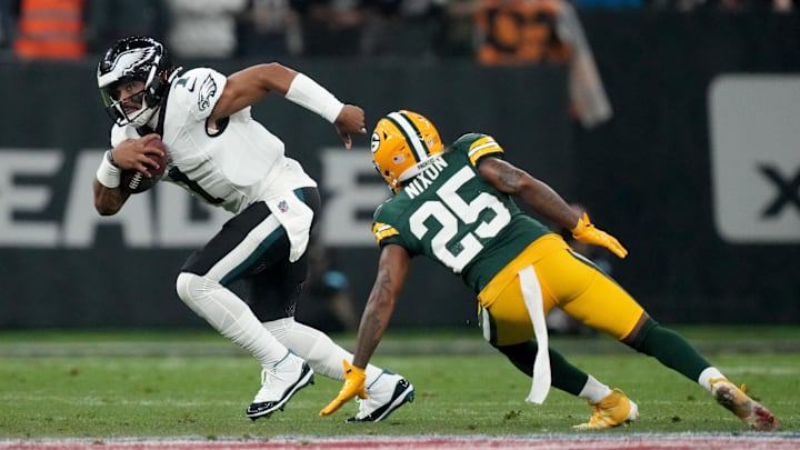 Philadelphia Eagles quarterback Jalen Hurts (1) runs against Green Bay Packers cornerback Keisean Nixon (25) on Friday.