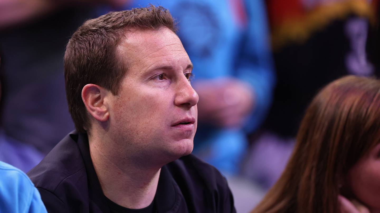 Suns owner Mat Ishbia throws cold water on Knicks-Devin Booker trade speculation - Vimarsana News