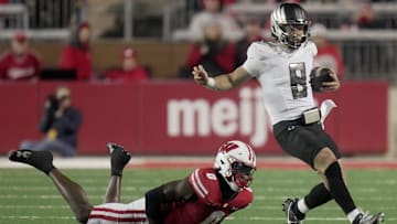Oregon quarterback Dillon Gabriel (8)