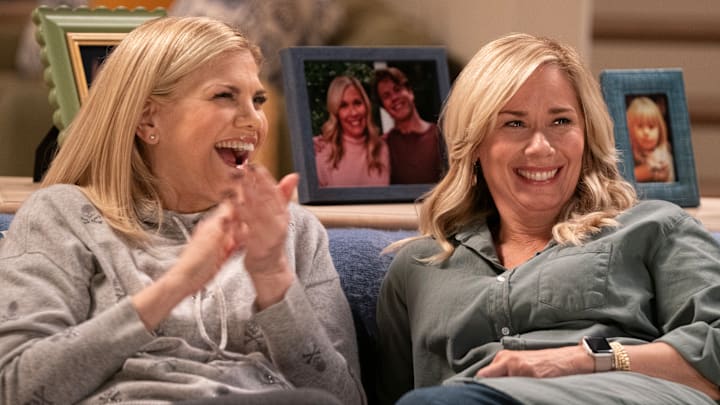 Leanne. (L to R) Kristen Johnston as Carol and Leanne Morgan in Episode #101 of Leanne