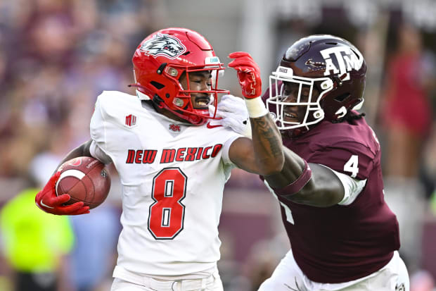 New Mexico Lobos wide receiver Jeremiah Hixon (8) runs the ball during the second quarter as Texas A&M Aggies. 