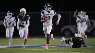 Waden Charles (9) of Somerset Academy-Canyons breaks free for a 79-yard touchdown in the second half