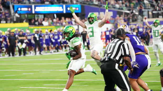 Oregon Ducks running back Jordan James (20) scores a touchdown against the Washington Huskies during the fourth quarter.