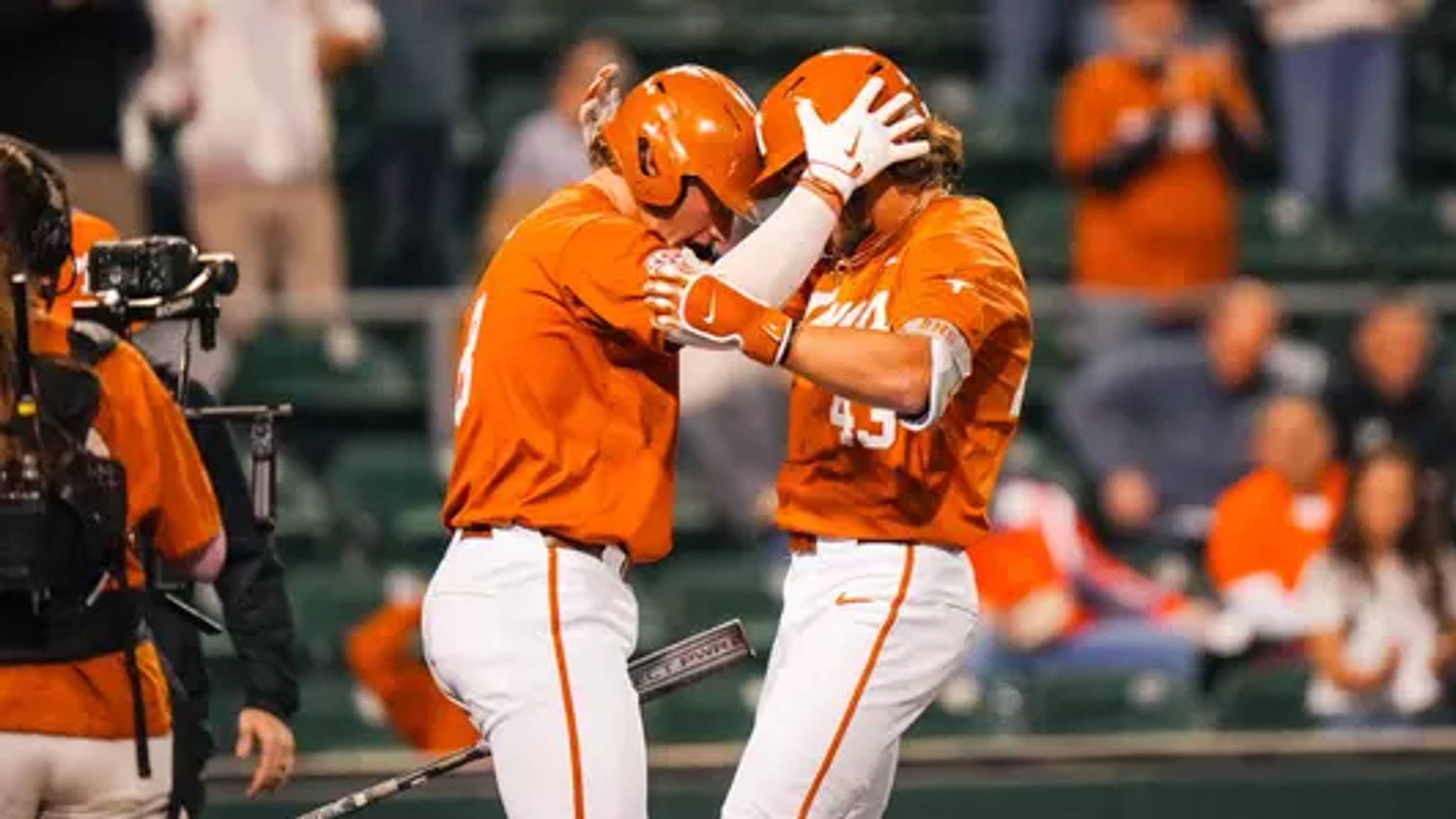 Late Home Runs Lift Texas Baseball Over South Carolina