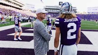 Matt Wells talks with Avery Johnson. Mandatory Credit: K-State Athletics