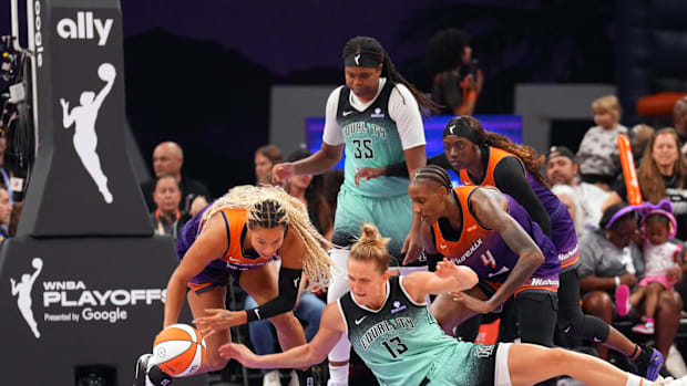 A photo of Mercury players pursuing a loose bal