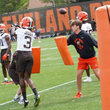Jerry Jeudy goes through on-field drills during Browns OTAs