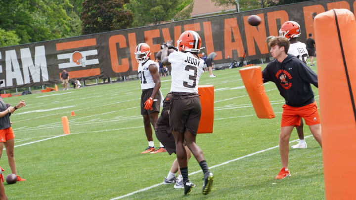 Jerry Jeudy goes through on-field drills during Browns OTAs