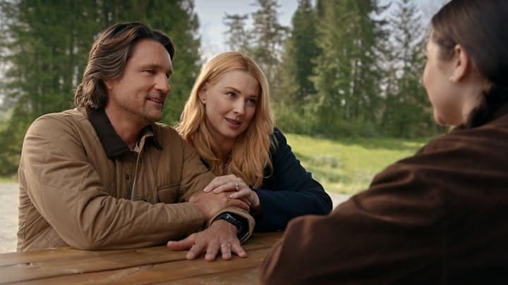 Virgin River S7. (L to R) Martin Henderson as Jack Sheridan and Alexandra Breckenridge as Melinda Monroe in Episode #702 of Virgin River S7