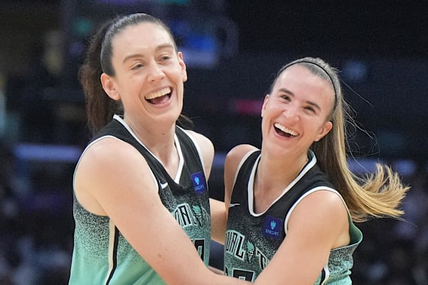 Sabrina Ionescu, Breanna Stewart