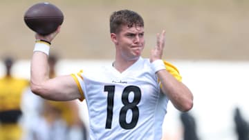 Pittsburgh Steelers quarterback Will Howard (18)