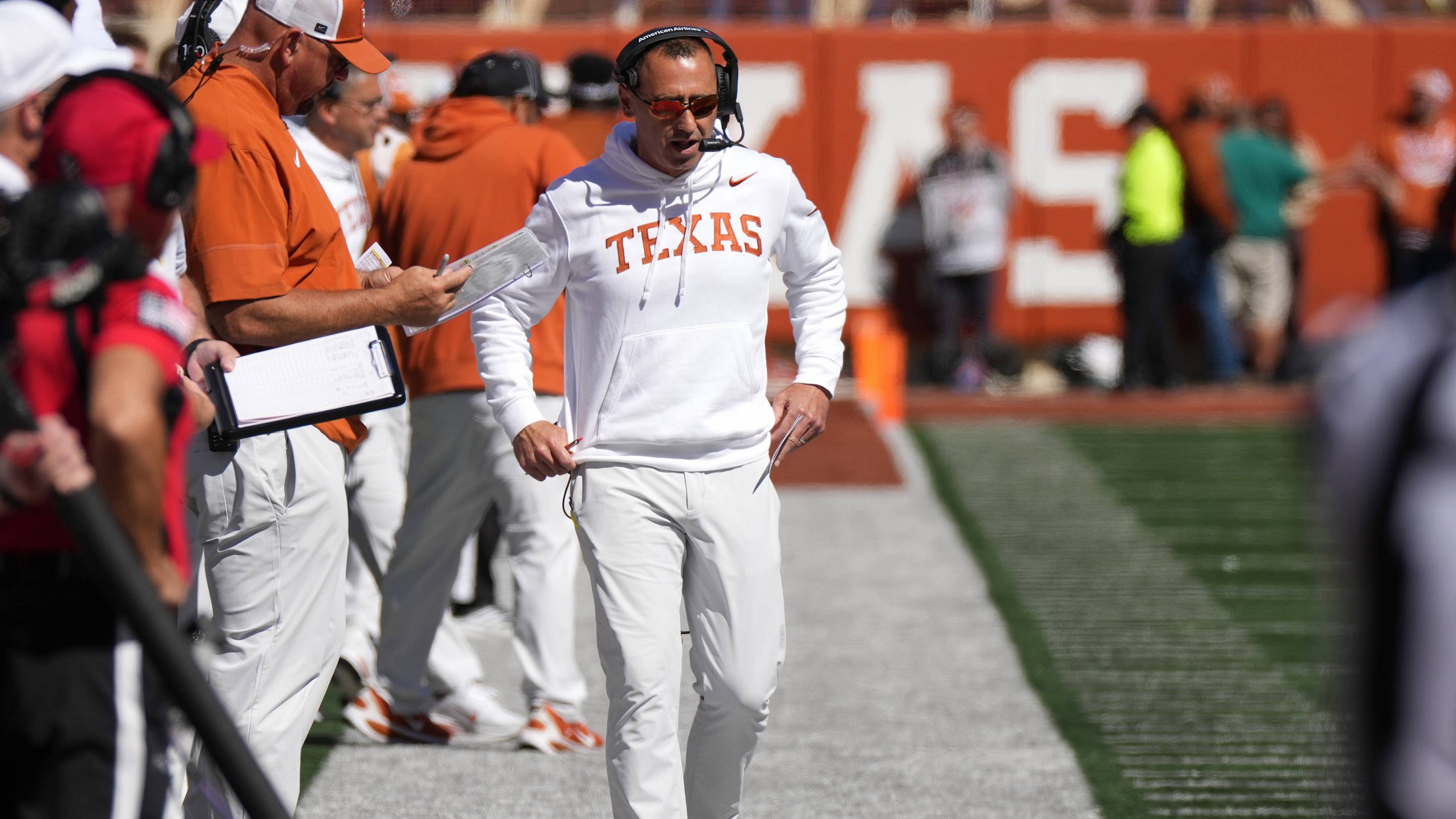 College Football Playoff Race Puts 3 Traditional Powerhouses Under Pressure After Week 7
