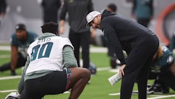 May 28, 2025; Philadelphia, PA, USA; Philadelphia Eagles head coach Nick Sirianni talks with defensive tackle Jordan Davis (90) during OTAs at NovaCare Complex. Mandatory Credit: Bill Streicher-Imagn Image