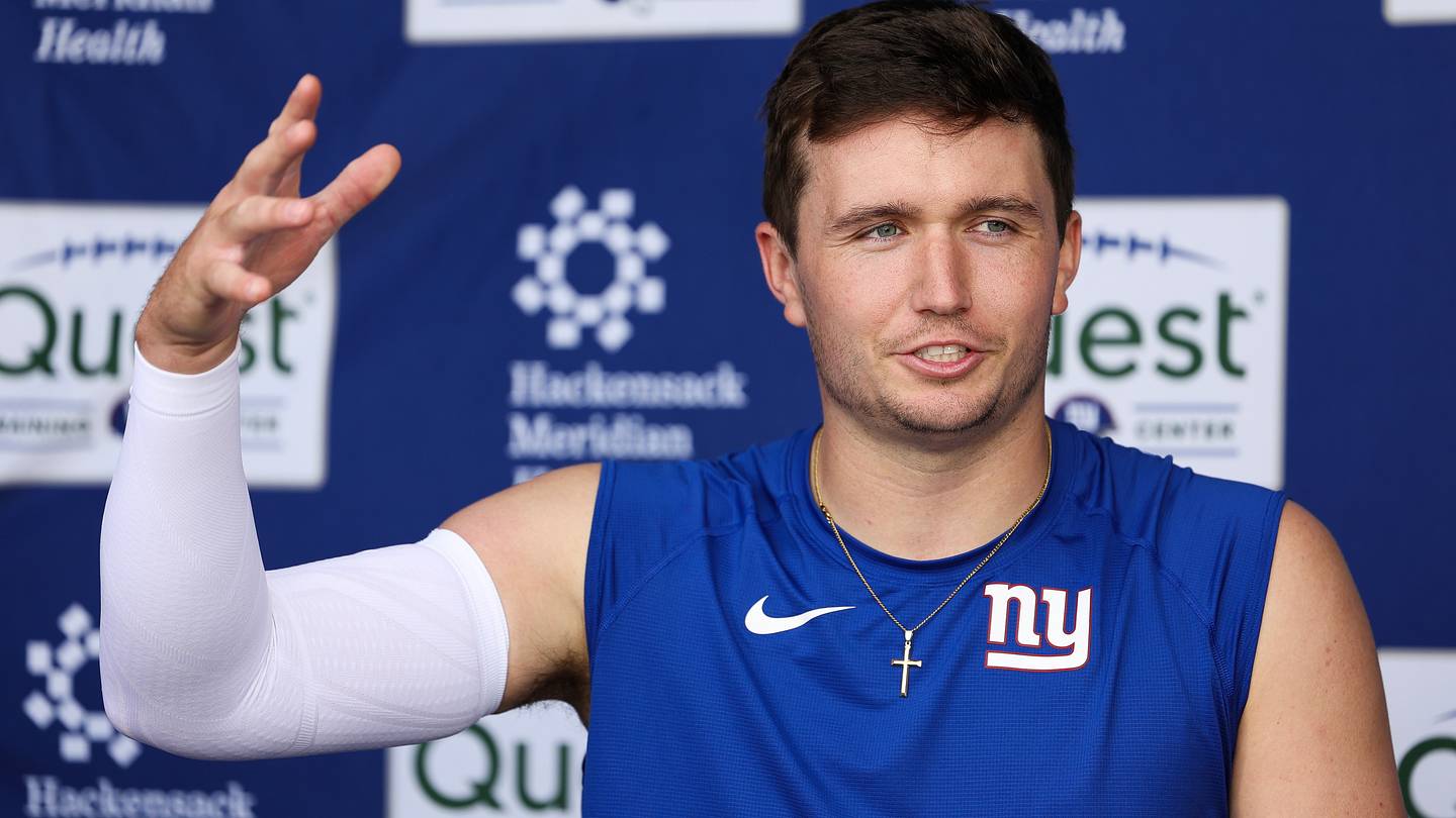 Drew Lock taking the high road as Giants fans call for him to take starting job - Vimarsana News