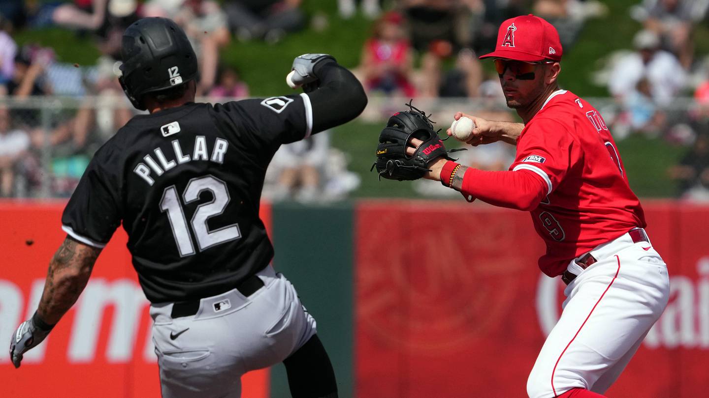 Chicago White Sox Bring back Kevin Pillar, Designate Touki Toussaint for Assignment - Vimarsana News