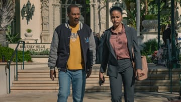 Beverly Hills Cop: Axel F - (L to R) Eddie Murphy as Axel Foley and Taylour Paige as Jane Saunders in Beverly Hills Cop: Axel F. Cr. Melinda Sue Gordon/Netflix © 2024.