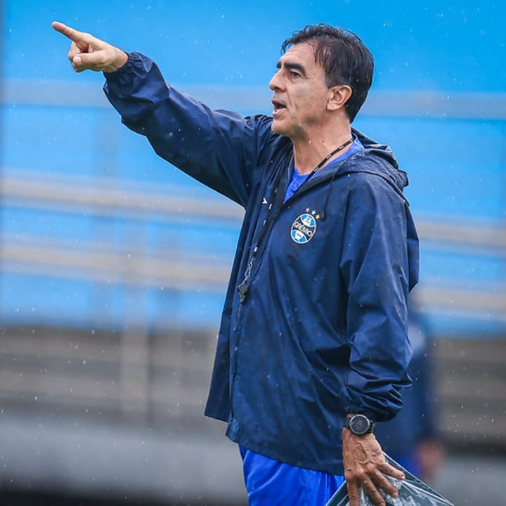 Gustavo Quinteros, técnico do Grêmio em 2025