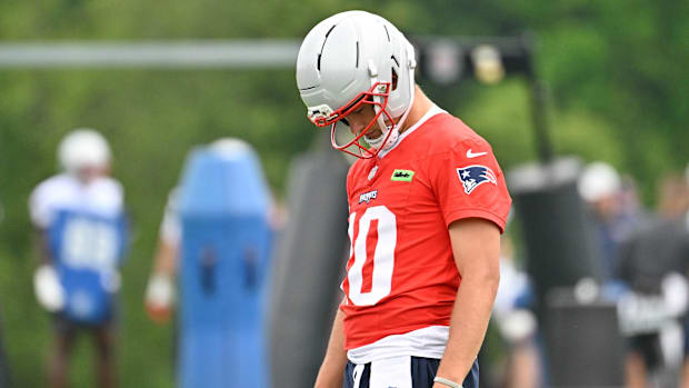 New England Patriots quarterback Drake Maye (10) waits on the snap of the ball before a drill during minicamp at Gillette