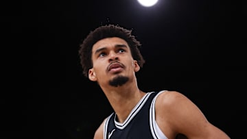 TOPSHOT-BASKET-NBA-FRA-PACERS-SPURS