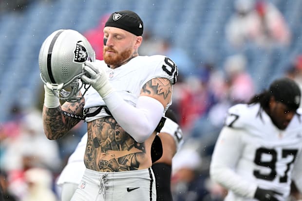 Las Vegas Raiders defensive end Maxx Crosby (98) practices before the game