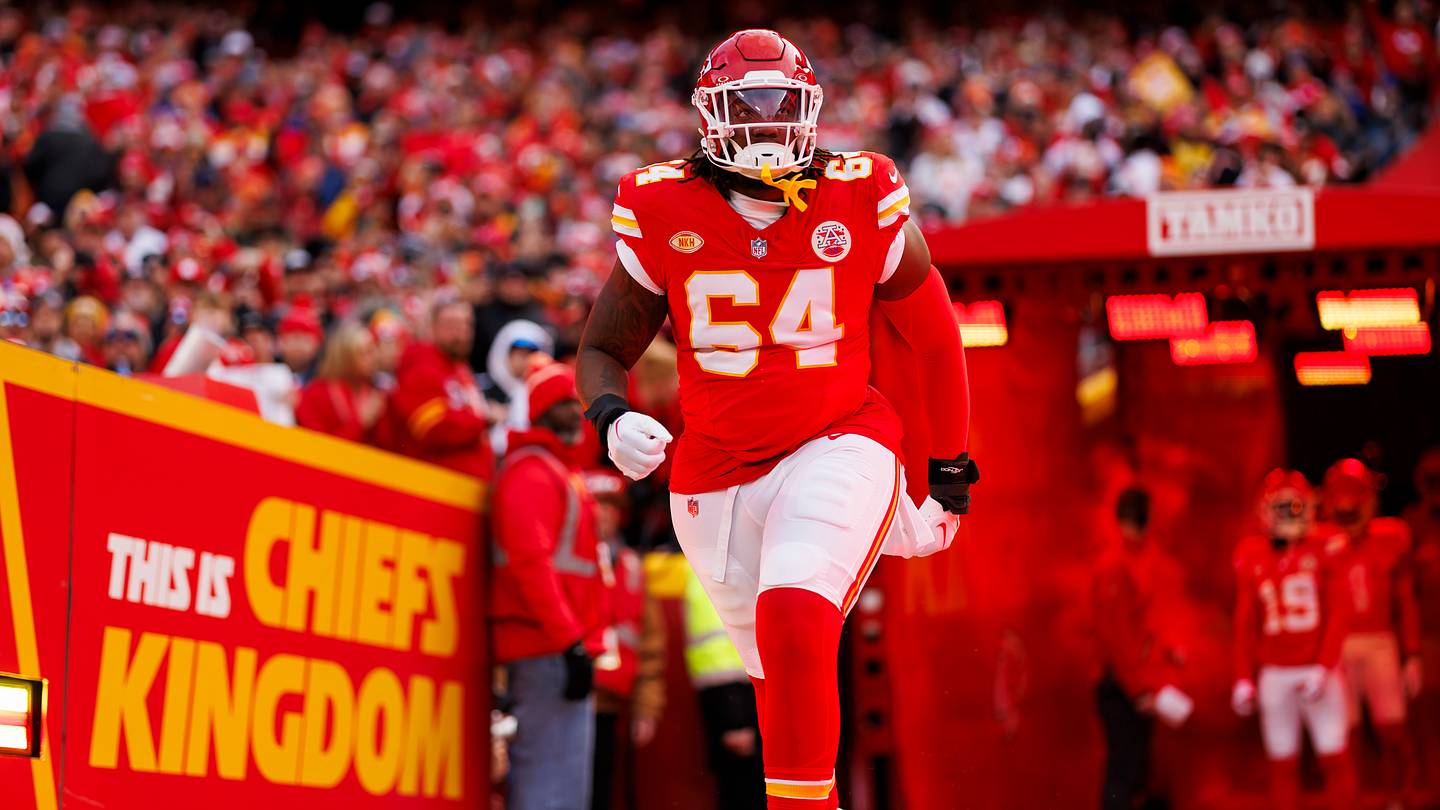 Chiefs news: Two lineman charged with marijuana possession - Vimarsana News
