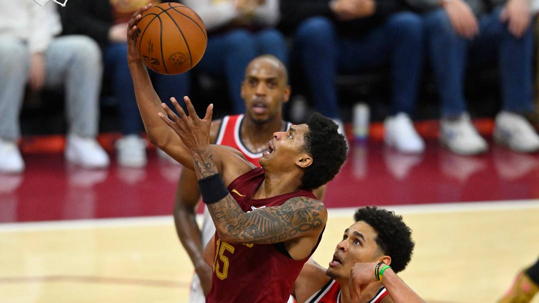 Oct 28, 2026; Cleveland, Ohio, USA; Cleveland Cavaliers guard Meleek Thomas (15) drives to the basket beside Washington Wizards forward Kyshawn George (18) in the fourth quarter at Rocket Arena. Mandatory Credit: David Richard-Imagn Images Oct 28, 2026; Cleveland, Ohio, USA; Cleveland Cavaliers guard Meleek Thomas (15) drives to the basket beside Washington Wizards forward Kyshawn George (18) in the fourth quarter at Rocket Arena. Mandatory Credit: David Richard-Imagn Images