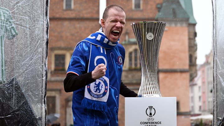 Dieser Chelsea-Fan übt schonmal den Titel-Jubel Dieser Chelsea-Fan übt schonmal den Titel-Jubel