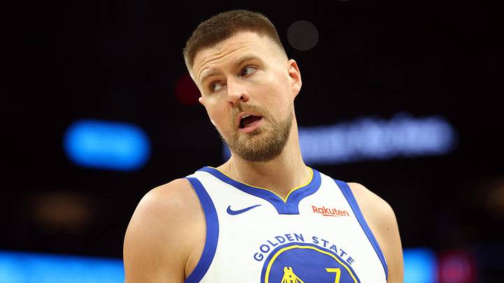 Apr 17, 2026; Phoenix, Arizona, USA; Golden State Warriors center Kristaps Porzingis (7) against the Phoenix Suns during the play-in rounds of the 2026 NBA Playoffs at Mortgage Matchup Center. Mandatory Credit: Mark J. Rebilas-Imagn Images