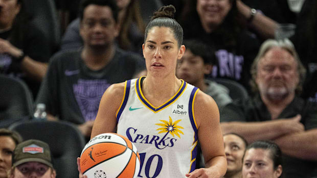 Kelsey Plum inbounds the ball