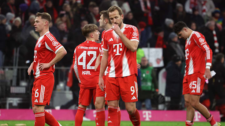 Dejected Bayern Munich players after 2-2 draw against Mainz.