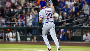 Pete Alonso trots the bases after a home run