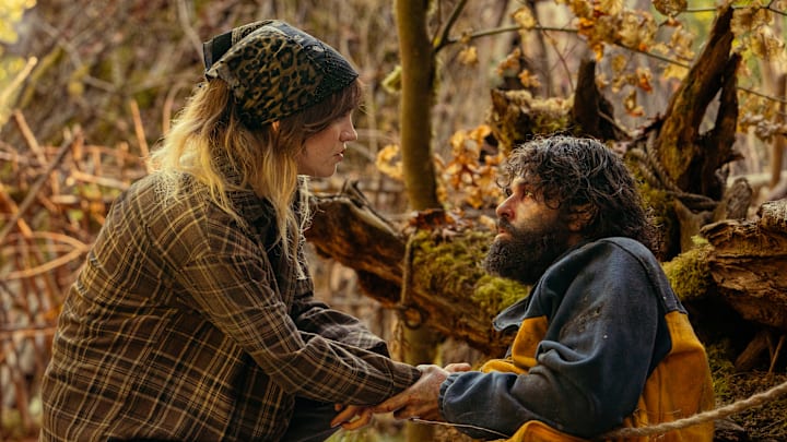 L-R: Sophie Thatcher as Teen Natalie and Steven Krueger as Ben Scott in Yellowjackets, episode 6, season 3, streaming on Paramount+ with SHOWTIME, 2025. Photo Credit: Colin Bentley/Paramount+ with SHOWTIME.