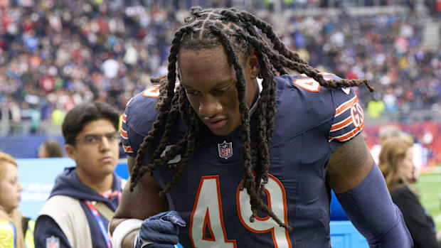 Chicago Bears linebacker Tremaine Edmunds (49) leaves the field