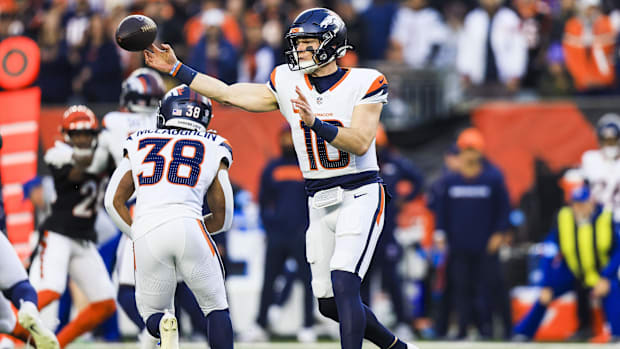 Denver Broncos quarterback Bo Nix (10) throws a pass 