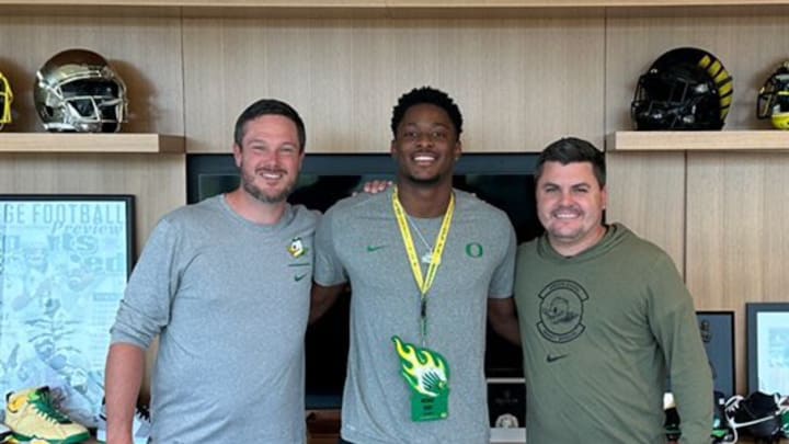 Oregon Ducks coach Dan Lanning with five-star recruit Michael Terry III. Oregon is battling the Texas Longhorns for Terry III's commitment. 