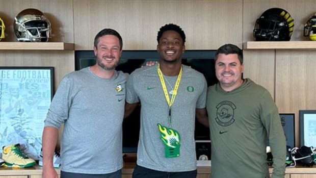 Oregon Ducks coach Dan Lanning with five-star recruit Michael Terry III. Oregon is battling the Texas Longhorns for Terry III