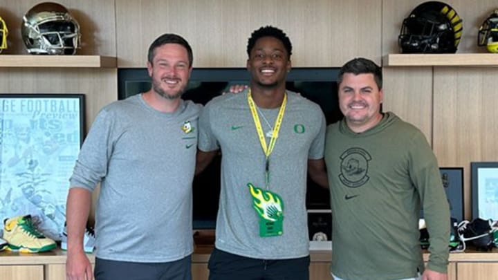 Oregon Ducks coach Dan Lanning with five-star recruit Michael Terry III. Oregon is battling the Texas Longhorns for Terry III's commitment. 