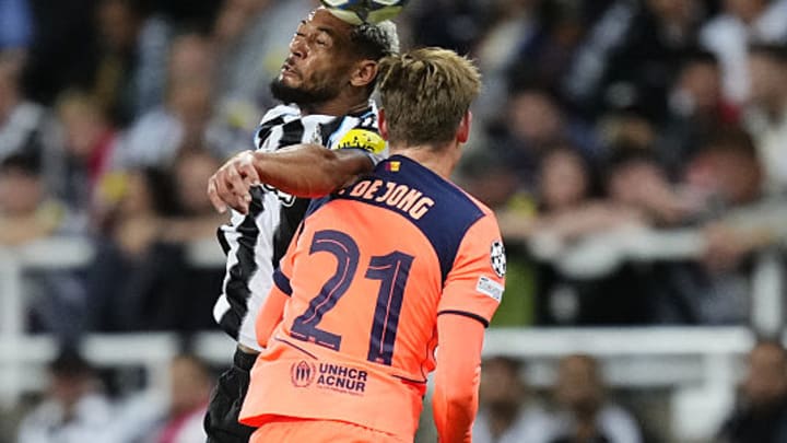 Newcastle United FC v FC Barcelona - UEFA Champions League